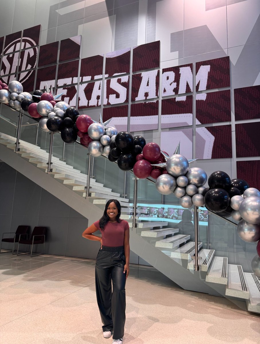 kiannajasper's tweet photo. Consider this my hard launch! #GIGEM https://t.co/mx84cfX37V