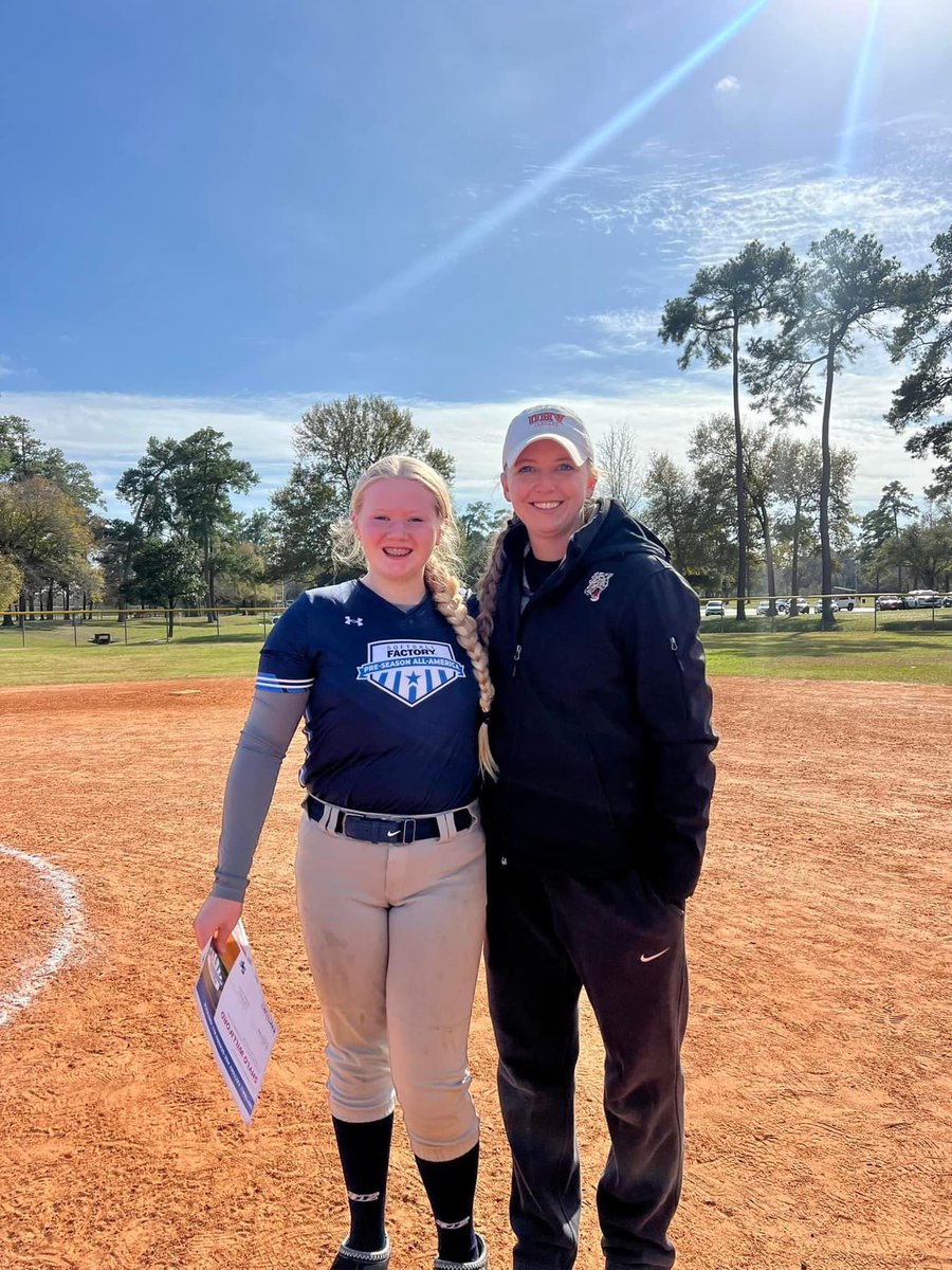 Great experience the  @SoftballFactory gave me this weekend. A dream come true getting to meet and listen to @JennieFinch give advice on life and softball. Also coach @UHV_Coach_C, I had a blast playing for you!  @TopPreps @SoftballDown @ExtraInningSB