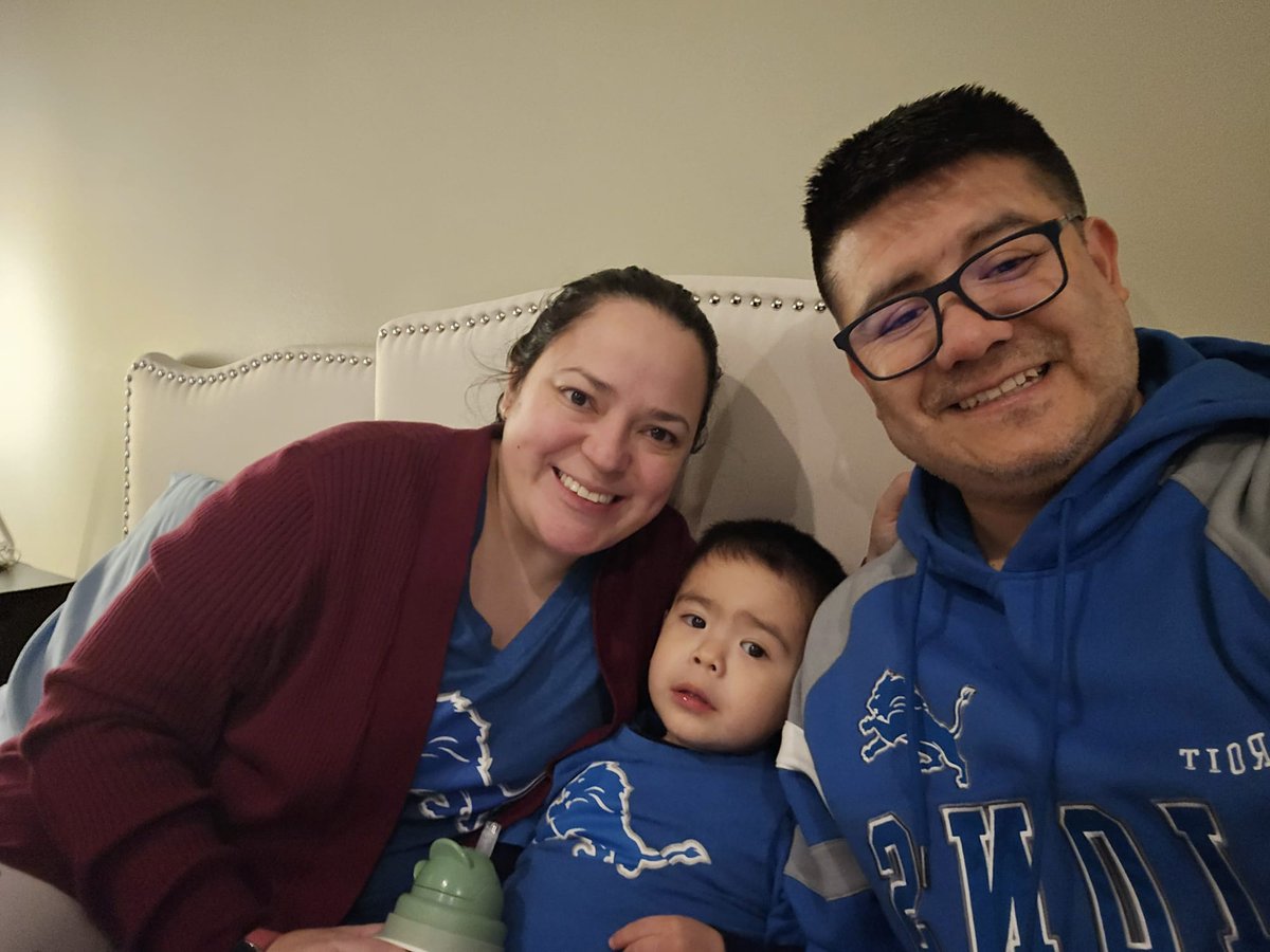 NavaIsrael1's tweet photo. #TuPaseCompleto Familia Nava desde Michigan https://t.co/SioDc4jtuo