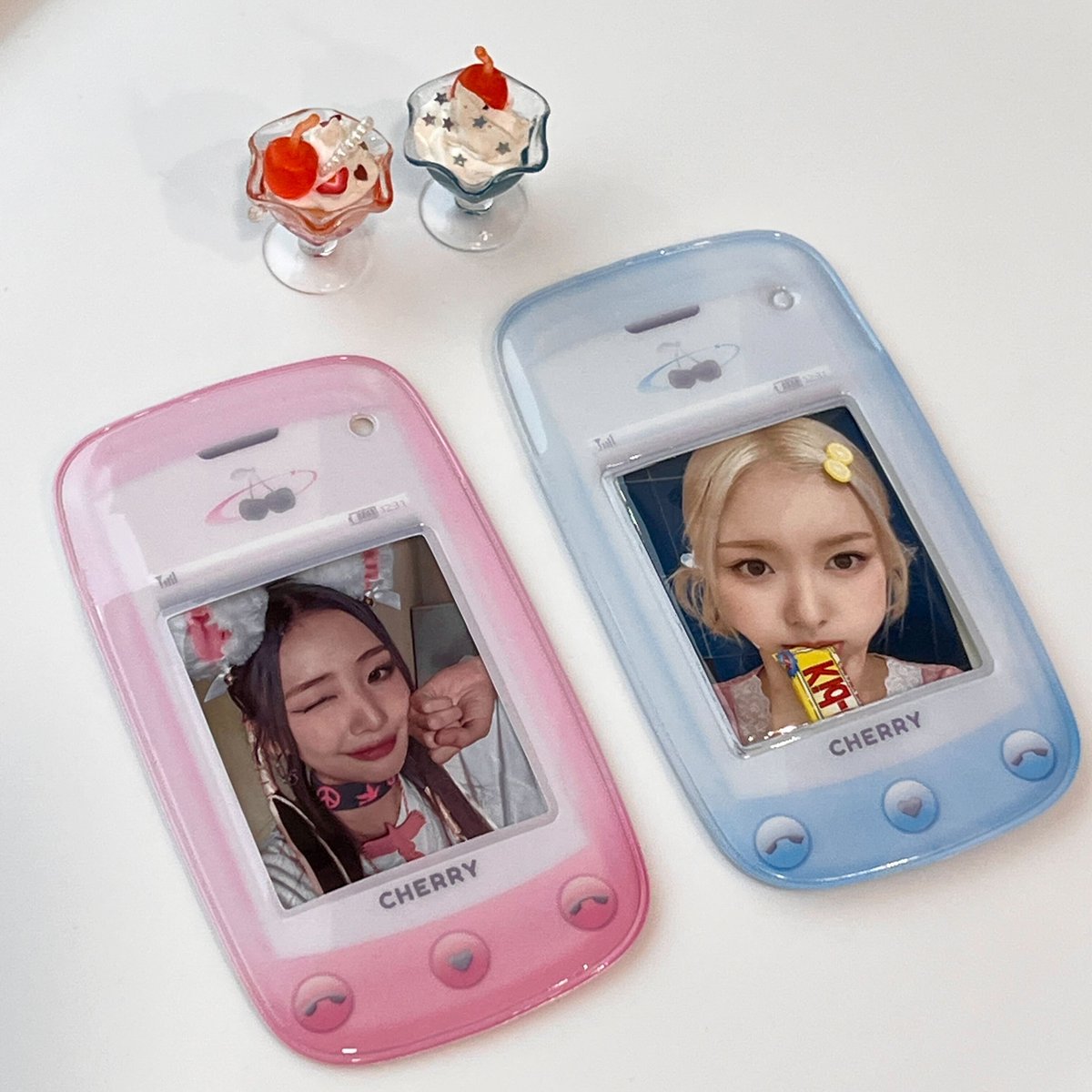 [📢] 체리앤나잇 MD🍒

RT+팔로우 해주신 2분에게 체리앤나잇님의 포카홀더를 선물로 드립니다!

Tip. 인용으로 데일리덕 회원가입 인증 시 당첨 확률 UP👍

체리앤나잇 님의 레트로폰 포카홀더 2종이 입고 되었습니다

💖핑크.VER 💙블루.VER 

데일리덕 온/오프라인에서 만나요👋