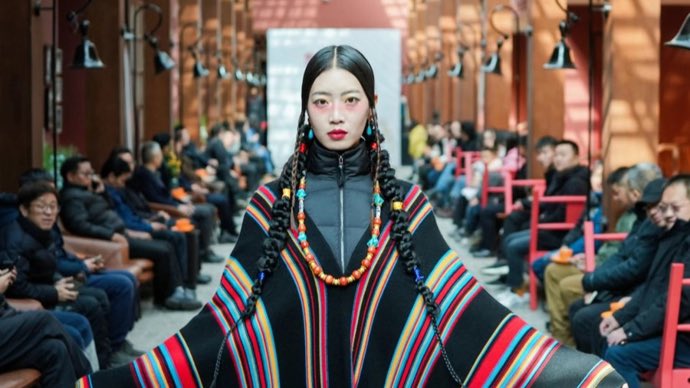 DelekFreda's tweet photo. Pulu is a traditional Tibetan woolen fabric used to make items like robes, boots and hats,with a history of over 2,000 years. The most renowned Jiangzi Pulu product will make a debut in #MASION&amp;OBJET this month in Paris, marking a marvelous step forward in the reviving of Pulu. https://t.co/VM30zi5R1R