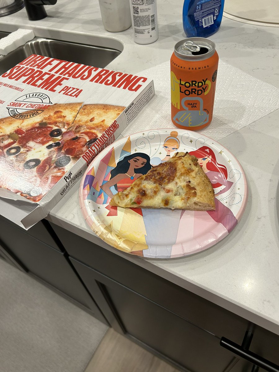 gustercoot's tweet photo. @Rabes44 Finally able to find in a store! Great pizza. Thanks BRX! https://t.co/pfONSMaGsM