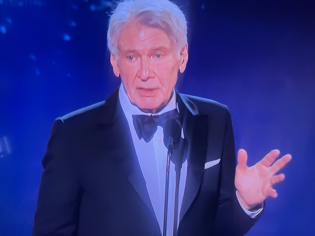 Roddneyyy's tweet photo. Harrison Ford is honored with the Career Achievement Award at the 29th Annual Critics Choice Awards

#CriticsChoiceAwards #HarrisonFord https://t.co/dSgi9u6Dp0