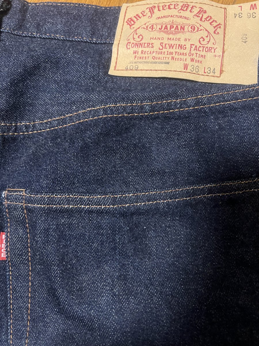 battlehopper26's tweet photo. #ワンピースオブロック 👖
409 #TYPE66
テーパードがかかってるので、腰から脚にかけて徐々に細くなってる。まさに60年代の再現度が高いですね😄
紙パッチの数字も #LEVIS の再現度が高くて良きですね😁
#DENIM #アメカジ #フォーティーナイナーズ https://t.co/Z5sdH1Mv5m