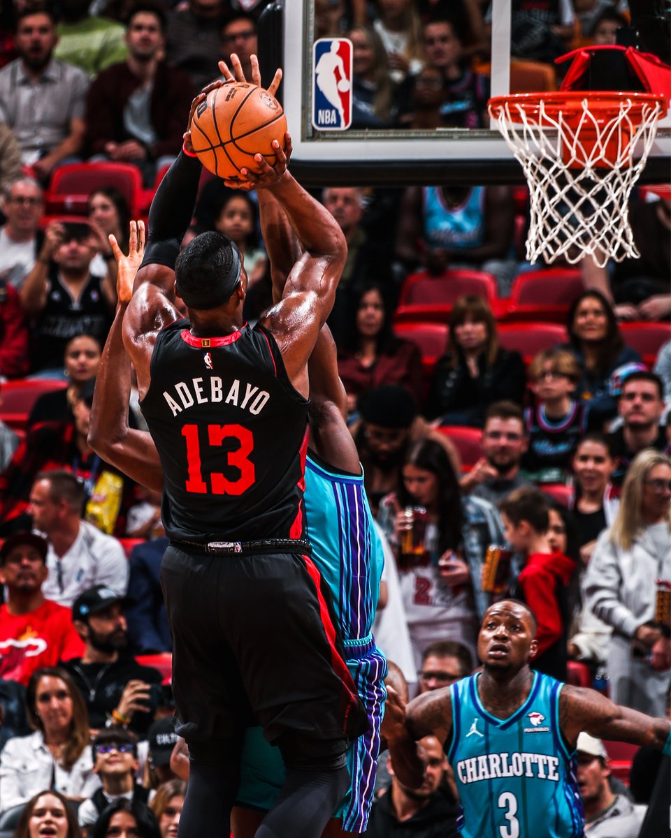 #HEATWin final - Miami 104, Charlotte 87

🔥 Adebayo:  24pts, 10rebs & 7asts
🔥 Herro: 21pts (4 3s), 7rebs & 4asts
🔥 D. Robinson: 19pts (3 3s), 5asts & 4rebs
🔥 Jaquez Jr.: 15pts & 5rebs
🔥 Richardson: 11pts