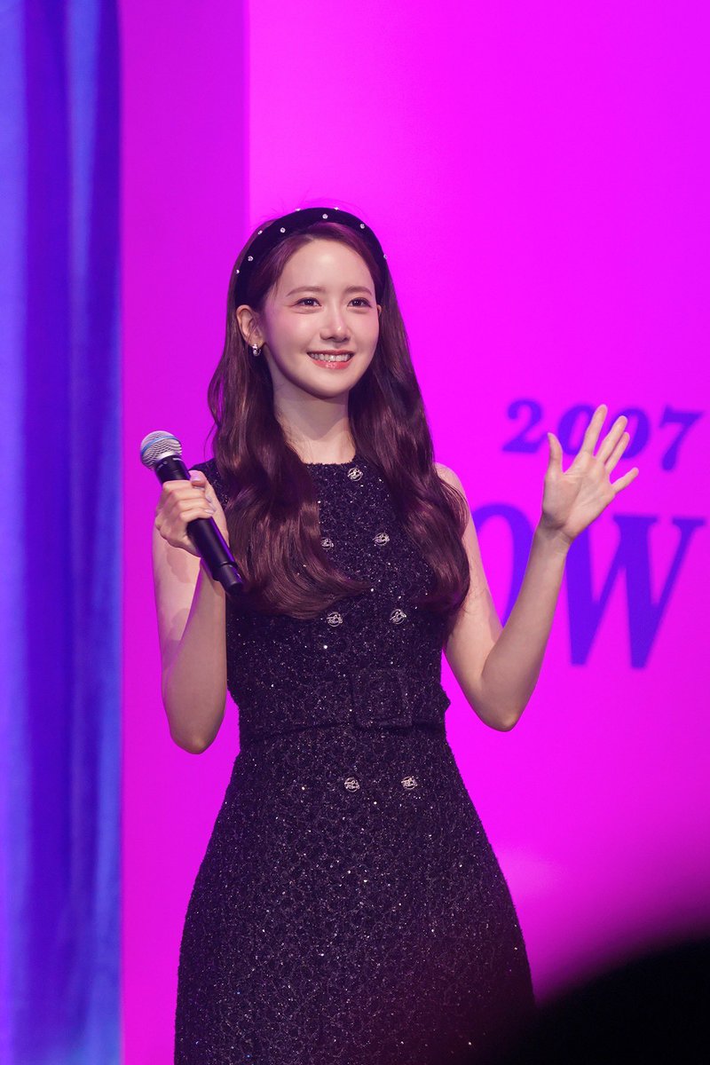 SMTOWNGLOBAL's tweet photo. 임윤아, 아시아 팬미팅 투어 홍콩 공연 전석 매진! ‘글로벌 퀸’ 파워 제대로 통했다
광둥어 멘트와 노래로 현지 팬들에게 특별한 감동 선사
“저의 시간들 속에 한 페이지를 함께 써줘서 고맙다” 소감

https://t.co/LF0ajcu7pJ

#임윤아 #윤아 #LIMYOONA #YOONA 
#소녀시대 #GirlsGeneration
#YOONITE
#YOONA_FANMEETING_TOUR
#YOONITEinASIA