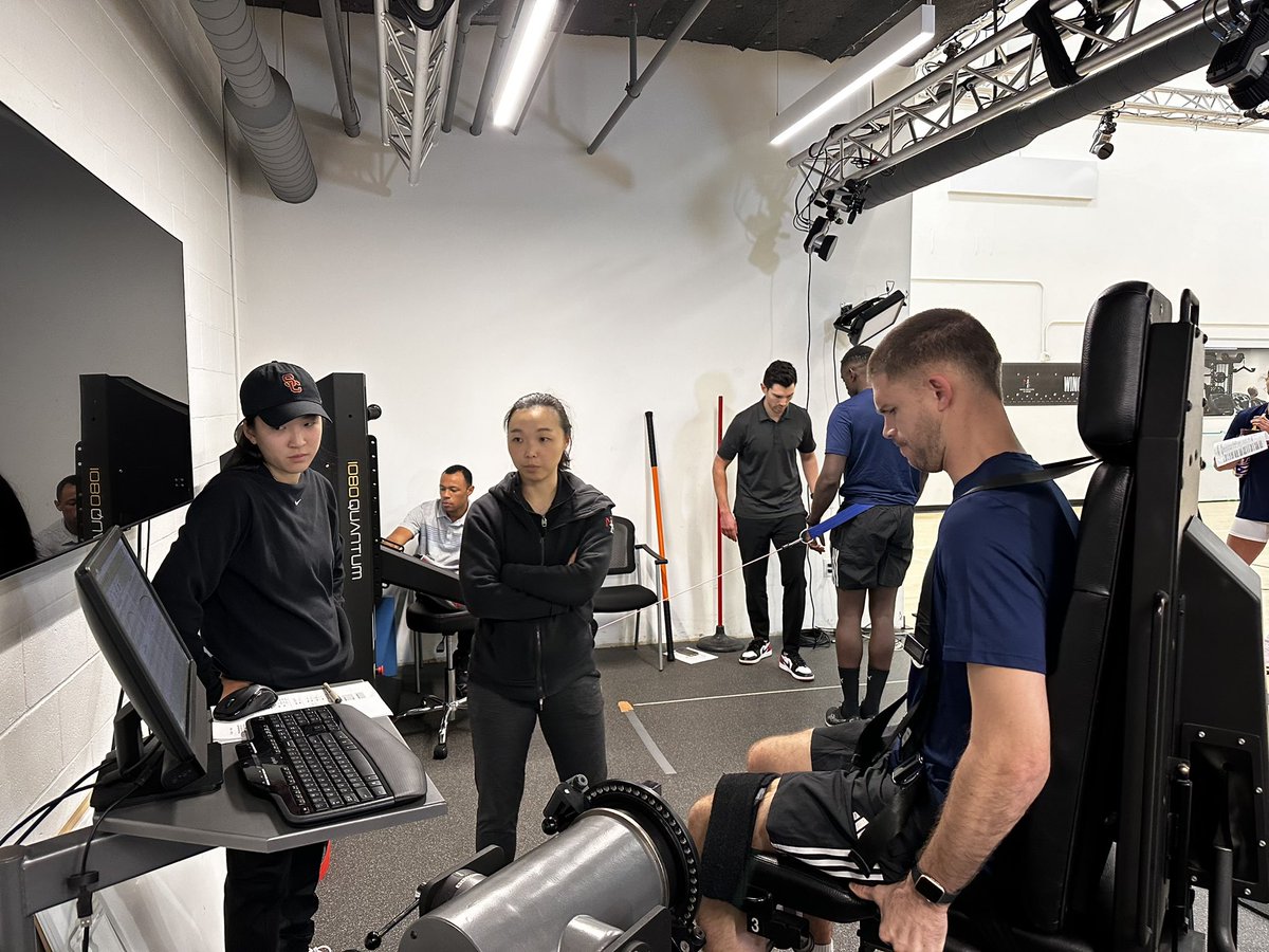 USCSportsSci's tweet photo. Some snapshots from today's performance testing sessions w/ @LAGalaxy at @meyersportLA !! ⚽️💪 https://t.co/sca9liL0Ao
