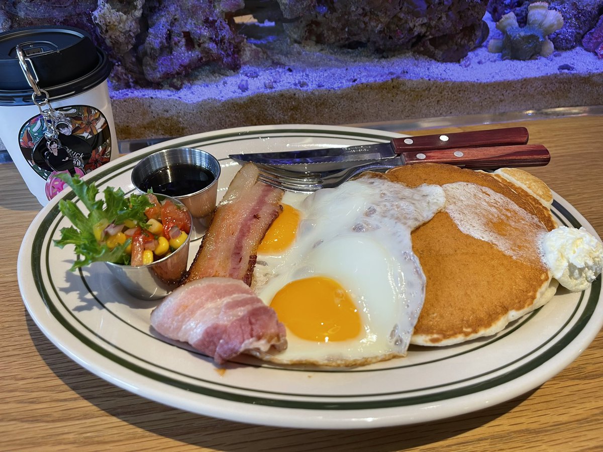 RhbEeojPuhkuaxq's tweet photo. 週末のD様との外食ランチは近所のハワイアンカフェで🌺
パンケーキ🥞めっちゃ美味しかった😍

#ALOHALIVING
#SHOWROOM&amp;CAFE
#目黒通り https://t.co/MqQ9Vgmr9t