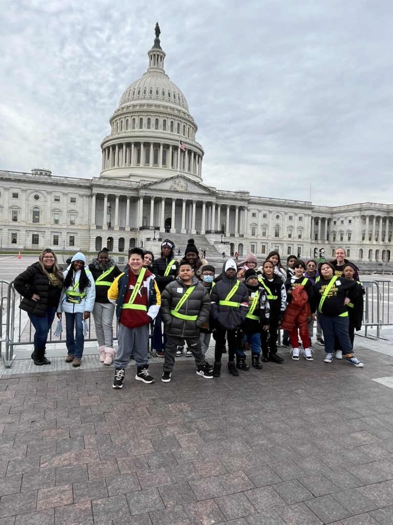 MissVaughn98's tweet photo. Washington D.C with @StarlightCoveEl SY24 Safety Patrols 🏛️ such a memorable trip with tons of great experiences! https://t.co/YLDeABUs0w