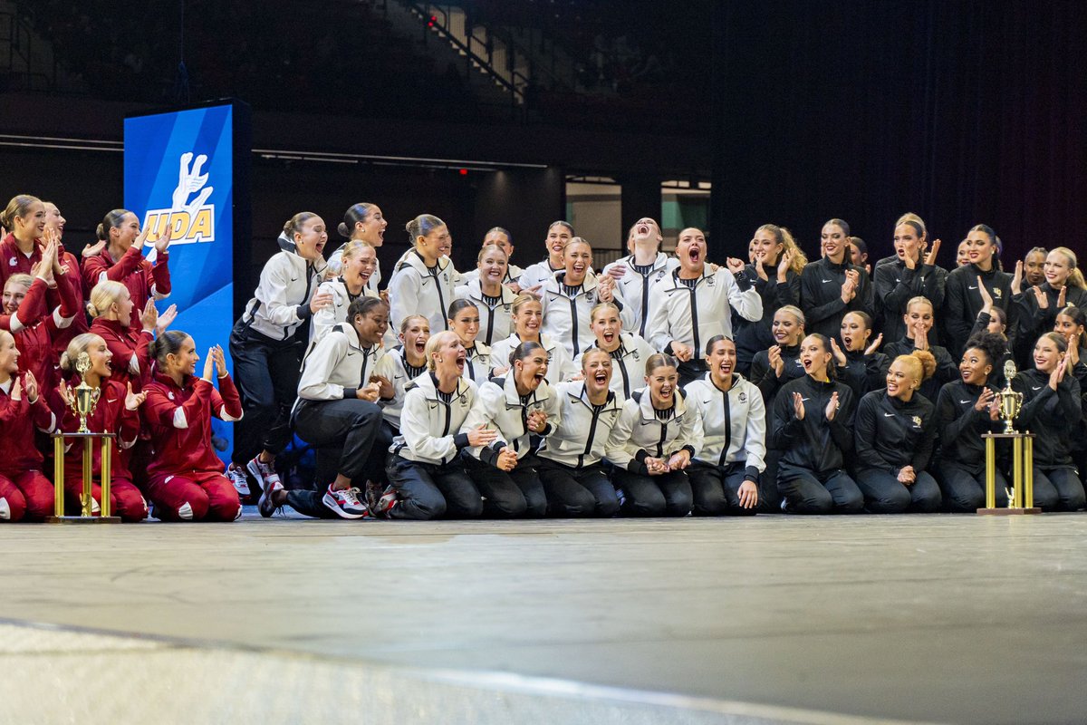 OhioStAthletics's tweet photo. DO YA LIKE JAZZ ⁉️

@OhioStateDT are your D1A Jazz NATIONAL CHAMPIONS ‼️🏆 https://t.co/y5WyAPdRxc