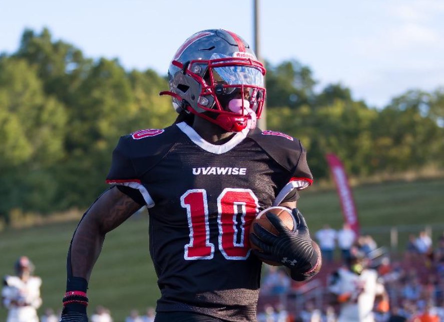 Blessed to receive a scholarship offer from UVA Wise!! @Coach_Mick7 @Coach_Ladd @CoachGaryBass @FBCoachSeidel @UVAWiseCavsFB