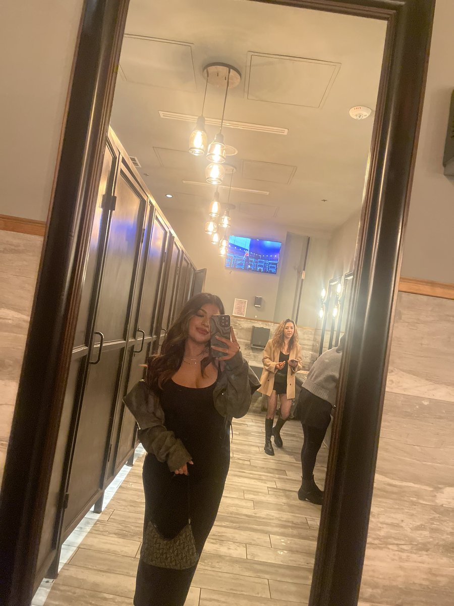 alizecaantu_'s tweet photo. Quick flicks from last night🖤 https://t.co/AxSmml3zuH