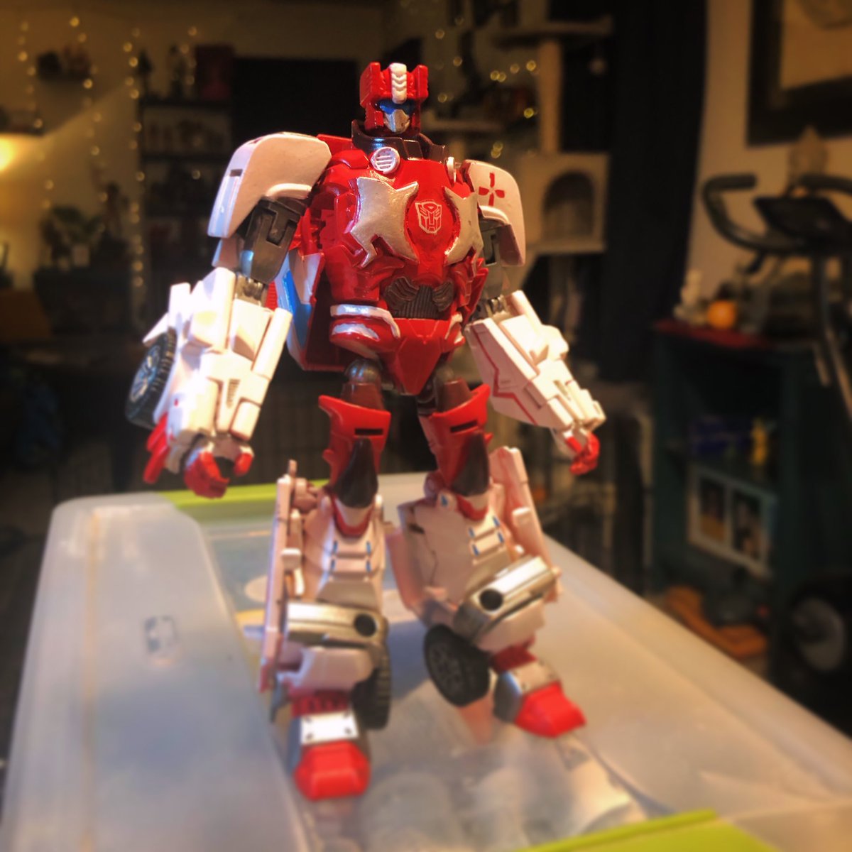 plastic_badger's tweet photo. Finished my TFP First Aid. I’m going to start working on a version of Jazz next. 

#transformers #transformersfirstaid #transformersidw https://t.co/8Vire3Ab57