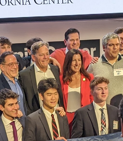 seungeu's tweet photo. Huge thanks for the fantastic musical soiree hosted by @JoshNewmanCA, @AsmCottie, @johnharabedian, @ASUinCA. Good luck to all who dare to dream: "I want you to know I believe in your song" from "Drift Away" sung by the Bakers Dozen live – gets me every time. @vasquezdulce https://t.co/GlkfEu5f75