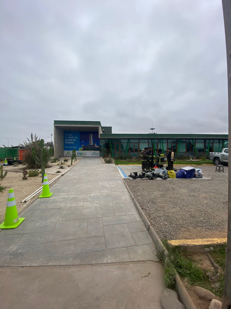 SeptimaCbls's tweet photo. El día de ayer la séptima compañía acudió a clave 10-5-4(llamado a materiales peligrosos en vehículo de carga) 
En Parcelas Vega Sur/Florencio Sánchez. https://t.co/yZbsRKceSu