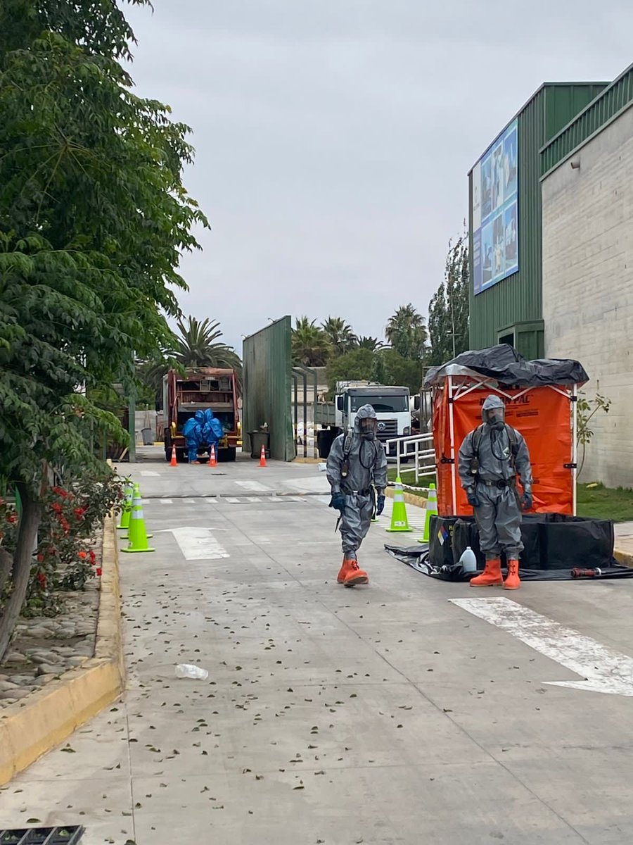SeptimaCbls's tweet photo. El día de ayer la séptima compañía acudió a clave 10-5-4(llamado a materiales peligrosos en vehículo de carga) 
En Parcelas Vega Sur/Florencio Sánchez. https://t.co/yZbsRKceSu