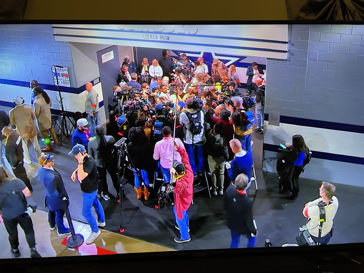 CulturalRights1's tweet photo. Look at the MEDIA waiting for Jerry Jones and the Cowboys to say something after this BIG TIME LOSS to the Packers! As Strahan said on the Fox - "Too much Theatrics in playing for the Cowboys." #cowboys #jerryjones #mikemcCarthy #michaelstrahan #foxnfl #nflfox #media #drb https://t.co/UKynrYVOwm