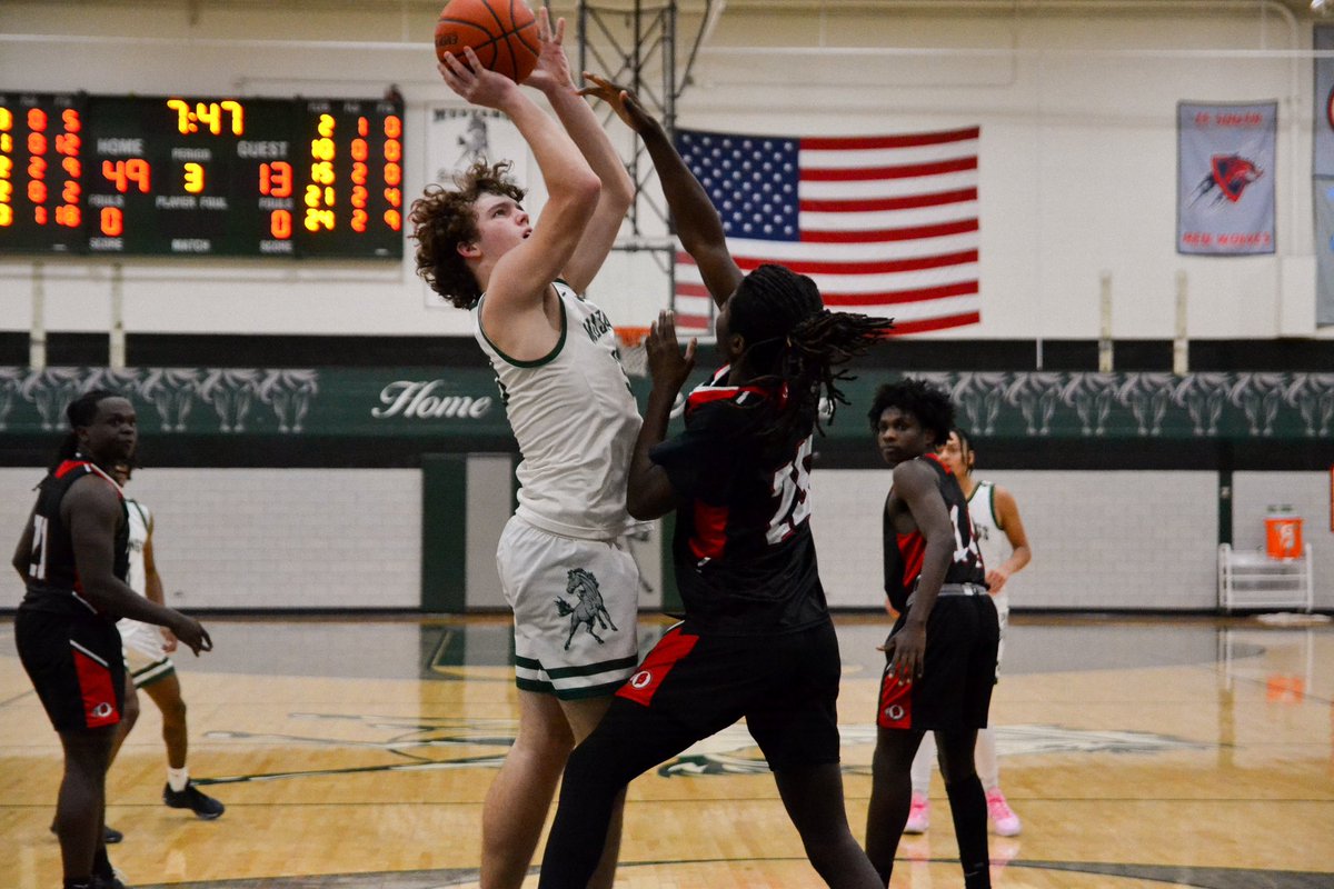 Evergreen Park forward Billy Buchanan is a double-double machine. He had 20 points and 15 rebounds in a win against Bremen back on January 11.

Mustangs defeated the Braves 51-16 that night.