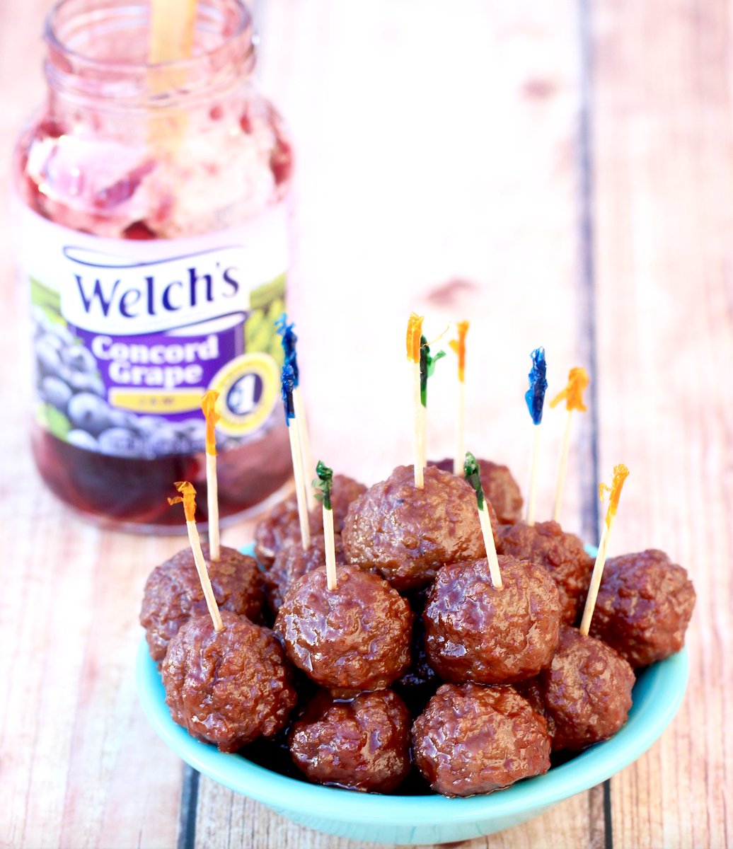 CROCKPOT GRAPE JELLY MEATBALLS! 📷 These 3-ingredient flavor-packed meatballs are such an easy game day appetizer that's guaranteed to be a crowd pleaser! #gameday #nfl #NFLPlayoffs #NFLPlayoffs2024 

GO GET THE #RECIPE HERE -->> wp.me/p77wYs-4wi