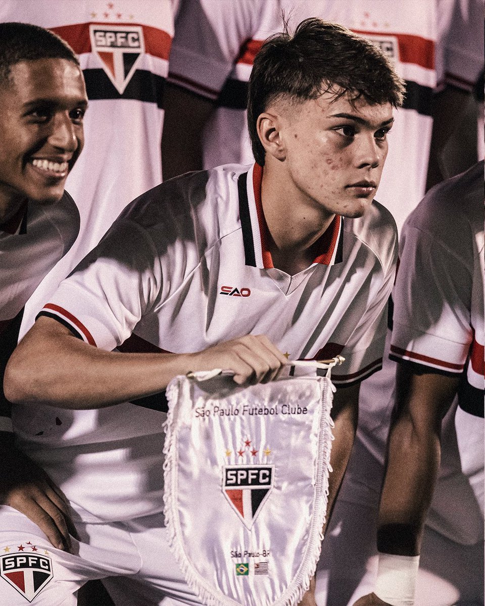 💎 GERACIONAL!

Destaque da partida de hoje, o lateral Igor Felisberto, de apenas 16 anos, já tem vínculo profissional com o tricolor até 02/26.

A multa rescisória da jóia tricolor, é estipulada em 338 milhões de reais.

Nosso craque de cotia está sobre um bom contrato, o futuro