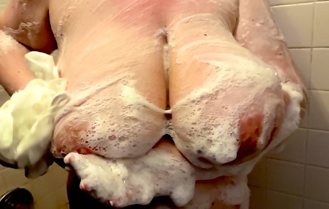 Can you help me was these? 😉 https://t.co/c6a7cY2U8p<a href="/tag/fridayfeeling"class="tags"><span>#fridayfeeling</span></a><a href="/tag/fridayvibes"class="tags"><span>#fridayvibes</span></a>