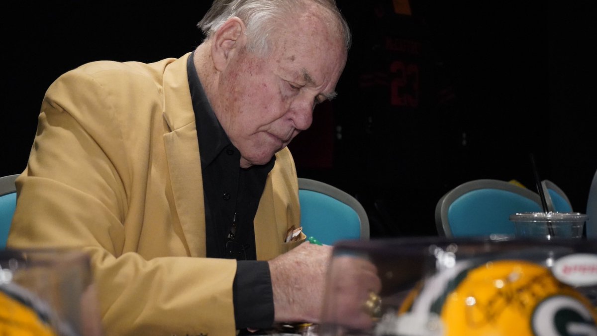 Downtown_Grand's tweet photo. Legends live forever. ๐๐ฅ
A champion on the field and a gentleman off the field. Thank you for giving us an afternoon weโll always remember, Jerry Kramer!
#legendsliveforever #legend #champion #jerrykramer #autographsigning #theGRANDexperience #downtowngrand https://t.co/YipZLw88Xw