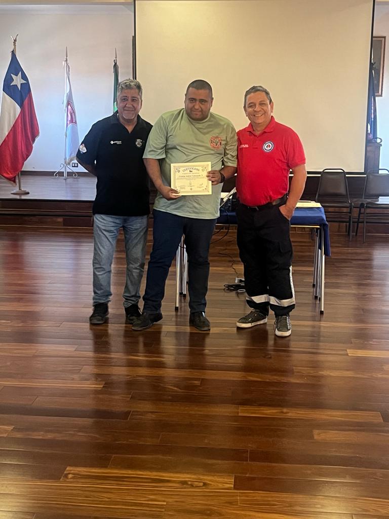 SeptimaCbls's tweet photo. La 7ma cia el día de hoy queremos felicitar a nuestro Capitán Sr. Cristobal Parra y nuestro secretario Sr. Cristian Valenzuela por haber aprobado exitosamente el curso que los hace acreedores de ser nuevos investigadores de incendio para el CBLS.

“Sólo existimos para servir” https://t.co/Ec5XHLGMTN