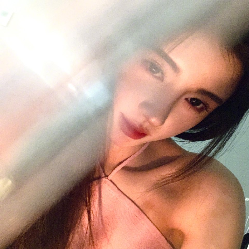 鞠妈的盯榨又来啦🥵 黑白上半身太诱惑了🤤 https://t.co/d0d7OiXJBV