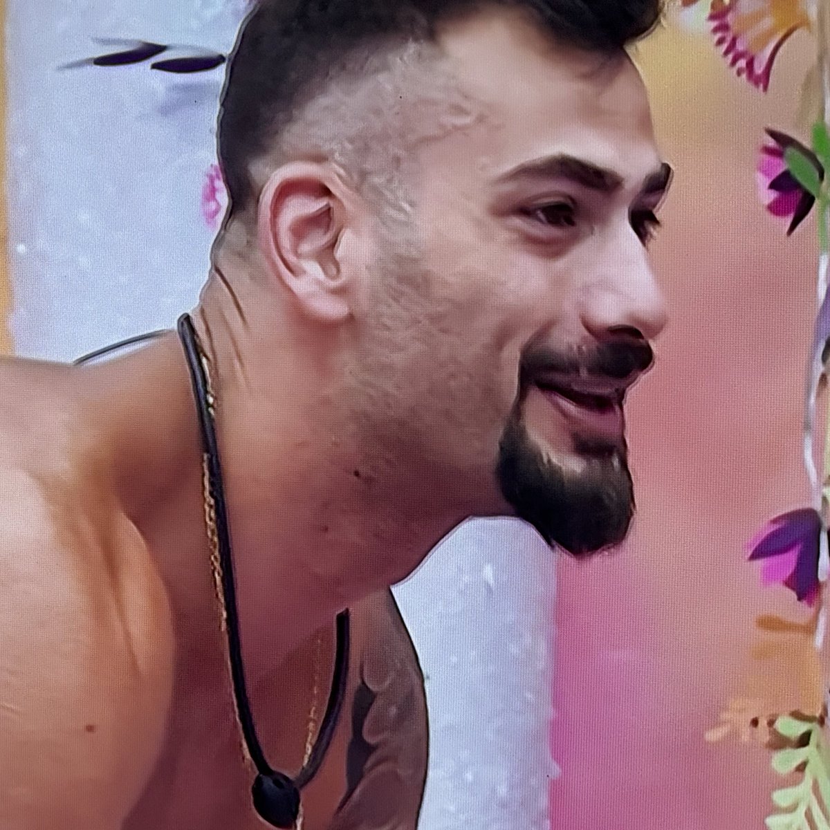 falamuka's tweet photo. O troféu nota de 3 da semana pode ir pro Nizam, hein? #BBB24 https://t.co/Ra2JhCaXI0