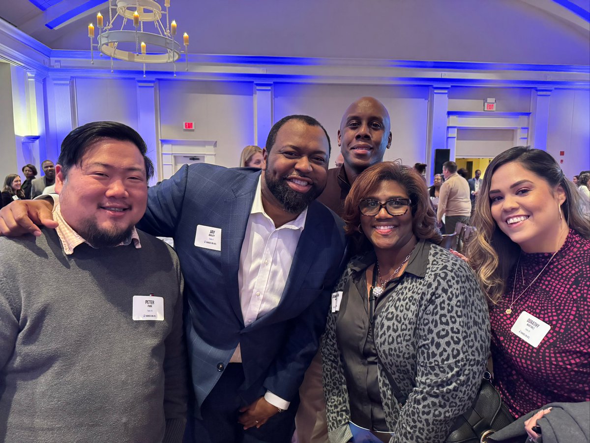 D0rathyMartinez's tweet photo. Amazing event! MLK Sunday Supper hosted by Hands on ATL. Represented T-Mobileโs ATL DE&I team. ๐ฉท๐ Got to meet some great people. #MLKSundaySupper #ATL #SEExpress #handsonatlanta https://t.co/122ZDB5ZRL