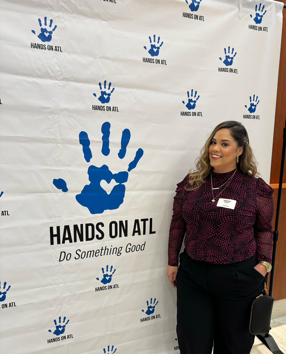 D0rathyMartinez's tweet photo. Amazing event! MLK Sunday Supper hosted by Hands on ATL. Represented T-Mobileโs ATL DE&I team. ๐ฉท๐ Got to meet some great people. #MLKSundaySupper #ATL #SEExpress #handsonatlanta https://t.co/122ZDB5ZRL