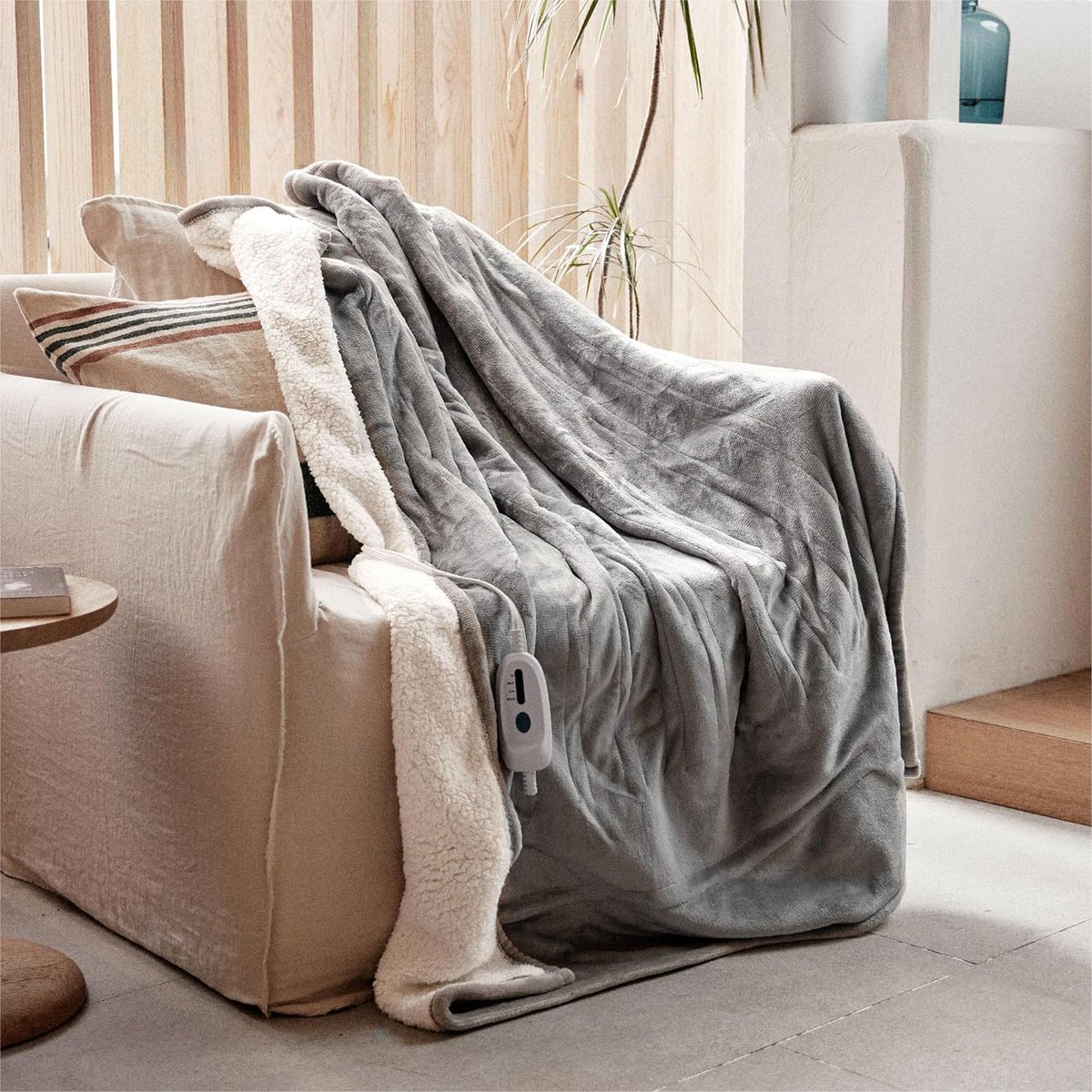 Frugal_NotCheap's tweet photo. Heated Electric Blanket Throw 50''X60'' inches - Soft Silky Plush with 4 Heating Level &amp; 3 Hour Auto Off. Comes in multiple colors.
Click link to buy now for only $31.98: https://t.co/Vf20atMaHc
#heatedblanket
#electricblanket
#throwblanket
#amazonhome
#amazondeals https://t.co/KOxAWbDWUa
