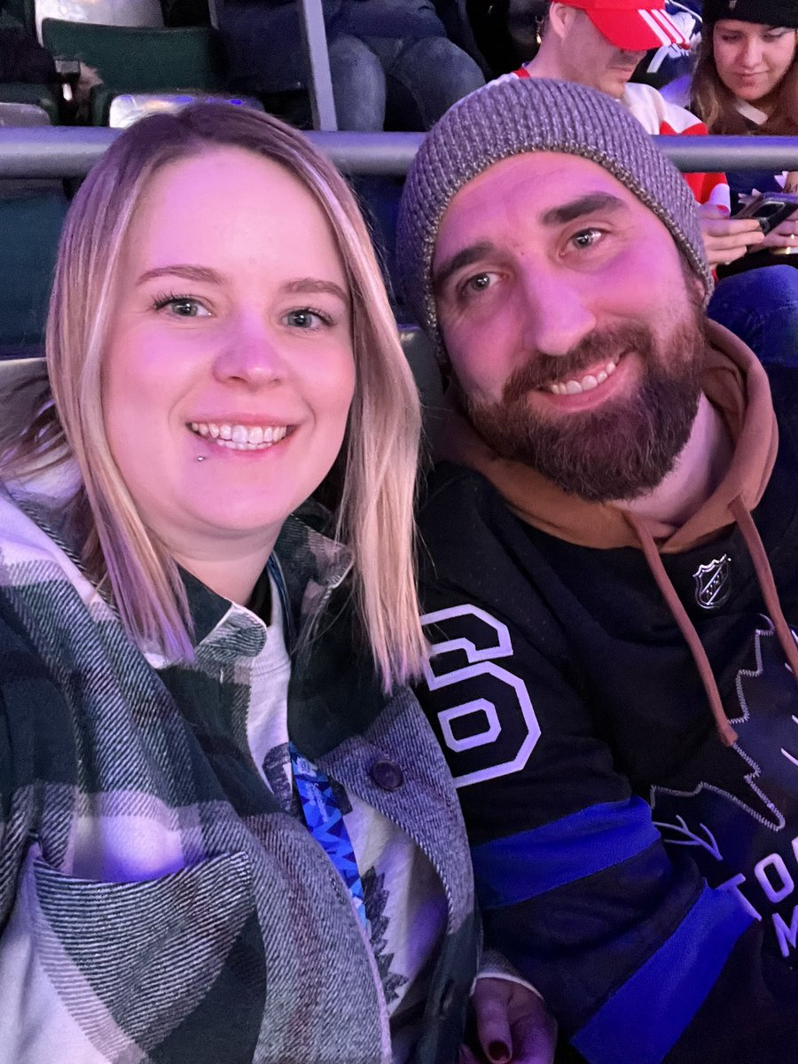 ambc91's tweet photo. @MapleLeafs #leafsforever GO LEAFS GO!! https://t.co/I6OdkNPH2c