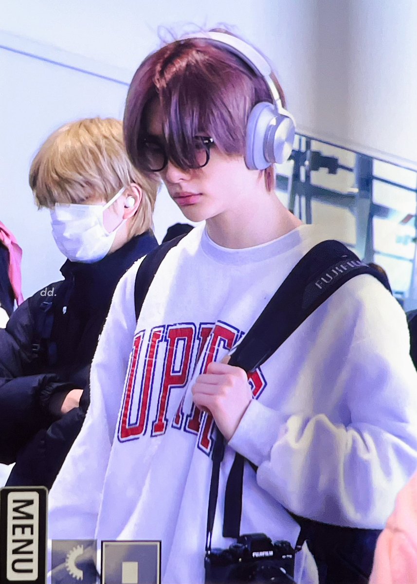 dearlyendear_hj's tweet photo. 240115 #현진 #hyunjin 🤓 https://t.co/nAhjjvZxXs
