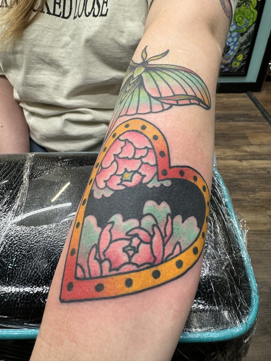 kalliers_'s tweet photo. Alexa play heart tattoo by joyce manor https://t.co/HnSvDCfwLY