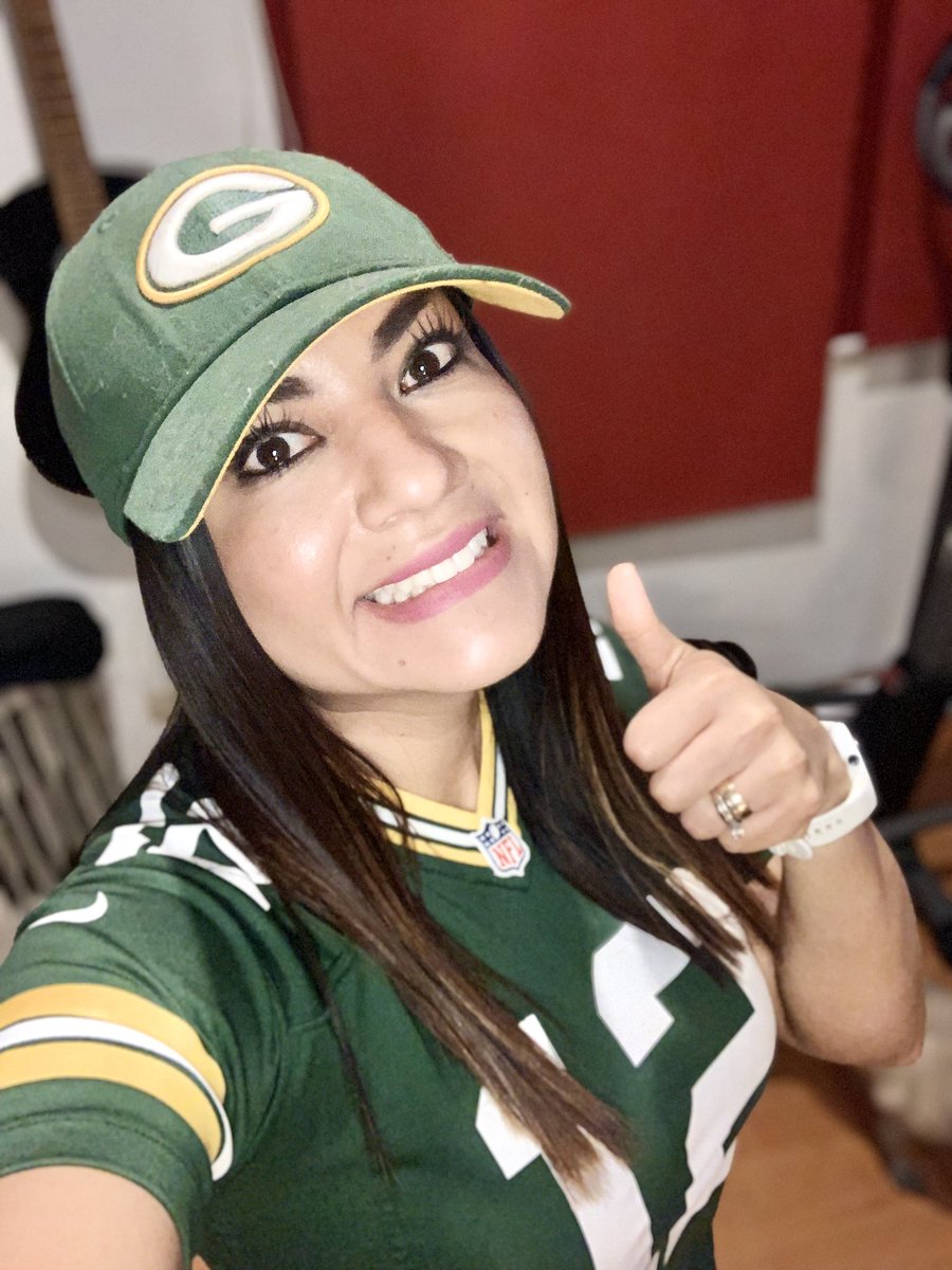 Julieticious23's tweet photo. @packers #WIN súper feliz 🧀💚💛!!! 
#packerfan @PackersMxicanos @PackersESP @Packers_Mx @packeverywhere @GOPACKGO99 https://t.co/DZFafSetVl
