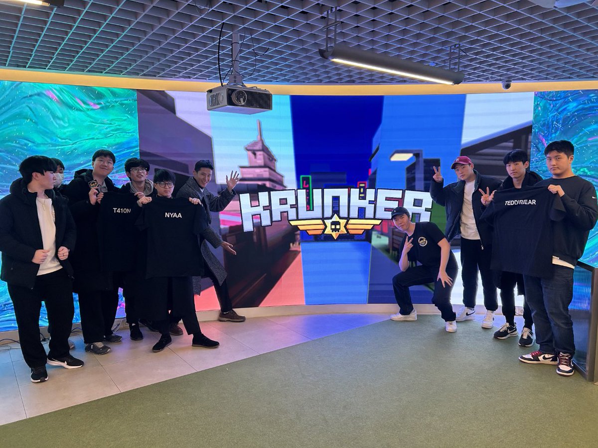 CompKrunkerAPAC's tweet photo. THAT. WAS. CRAZY. #portalpc #krunker #LAN https://t.co/G6RfrLsgyH