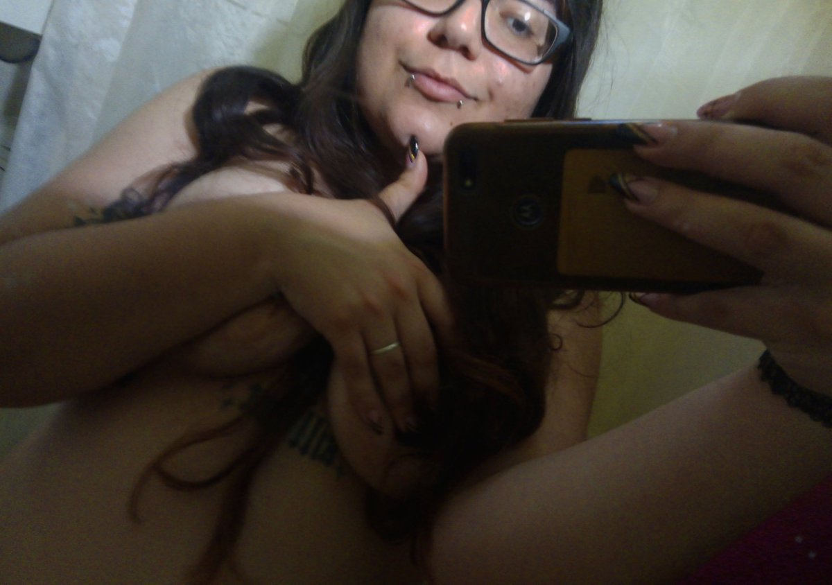 cxrolinebxby's tweet photo. Todo seguidor fiel mío sabe que tarde o temprano vuelvo, una internación y una mudanza después pero acá estoy 🥰❤️

voy a estar respondiendo mensajitos estos días uwu https://t.co/qygndmYrzS