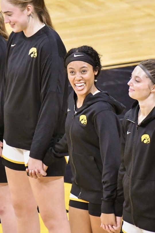 randomanne's tweet photo. Have we talked about how thoroughly @KenniseJEtienne⁩ appreciated the Anthem performance last night? https://t.co/87M8JcFl5J