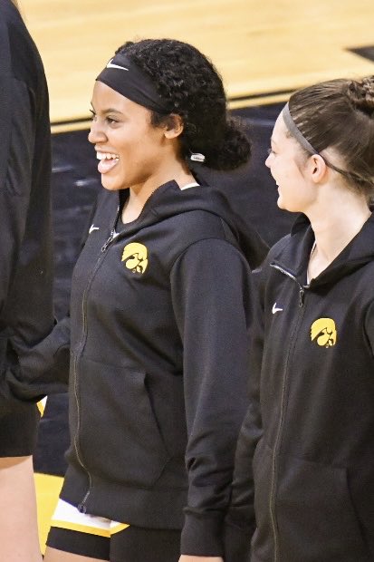 randomanne's tweet photo. Have we talked about how thoroughly @KenniseJEtienne⁩ appreciated the Anthem performance last night? https://t.co/87M8JcFl5J