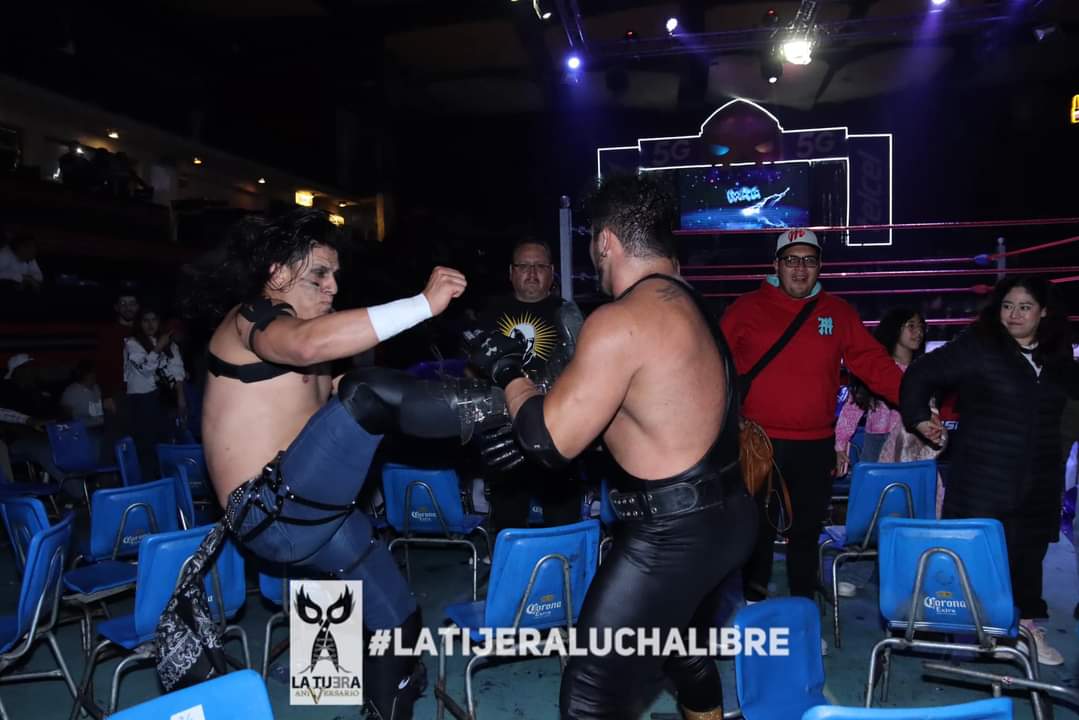 LaTijeraLucha's tweet photo. La lucha súper estelar de #IWRG llena de rudos en ambas esquinas es para #HellBoy, #Tonalli y #Shocko cuando la rivalidad y mal entendimiento entre el ruso y el hijo del #MejorLuchador estallan y la traición llega a la #ArenaNaucalpan,con golpes que dejan la mesa servida para que https://t.co/Q1Mlw3XZyG