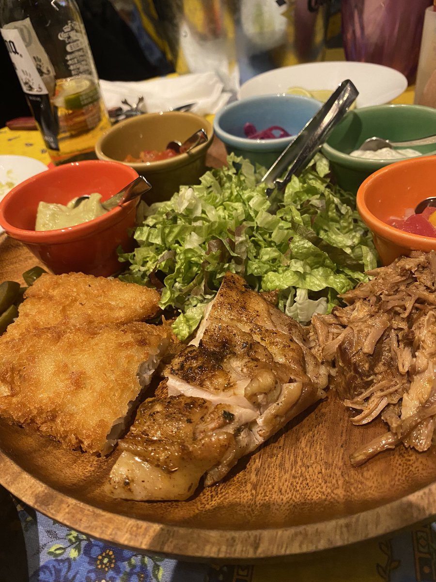 DMMrace_tsuruko's tweet photo. おはようございます！これは先日食べたメキシカン料理とビールです！ https://t.co/v7SHZZq0i4