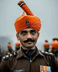 JAT_MEHKMA310's tweet image. वतन हैं अगर गज़ल तो साज़ हो तुम, 
सरहद पर आग उगलती आवाज़ हो तुम, 
मुल्क के दामन पर चमकते हैं हमारे जवान, हिंद को खून से सींचने वाले जाँबाज़ हो तुम।
#jatregiment #ArmyDay