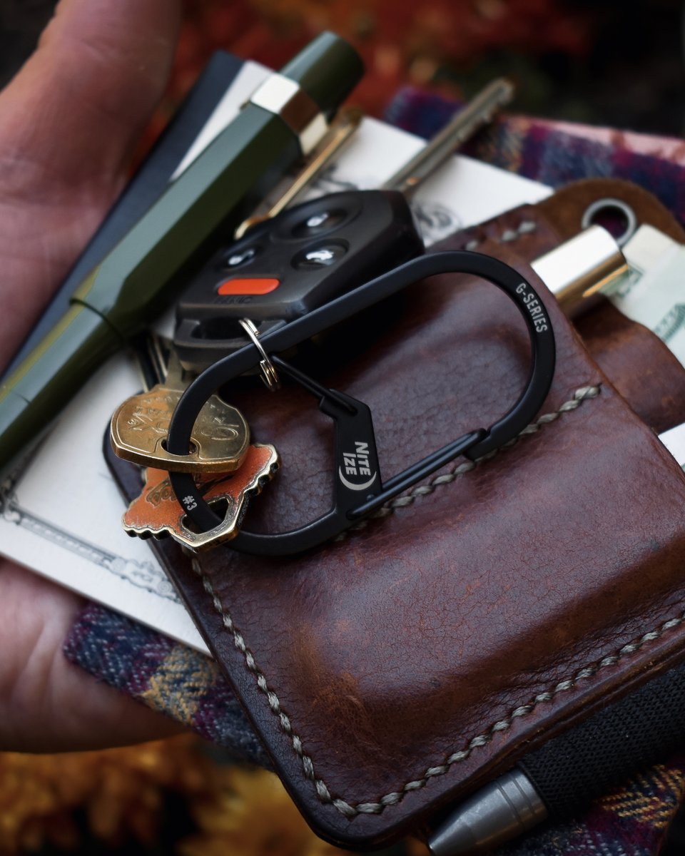 NiteIze's tweet photo. What do you look for in your go-to key carabiner? π€
We love the #2 G-Series as it provides a compact and secure way to hold keys or other keychain EDC gear.
Photo: @cursive.not.inkluded.
#NiteIze #edc #edckeychain #everydaycarry #keychain #key carabiner https://t.co/nU8KDClQZ6