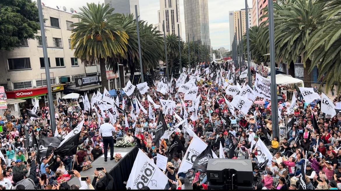 MonrealEstevez's tweet photo. @nucitatepe @AxelGar_23 @Congreso_CdMex @PRD_CDMX @5antaMerlina @alikael18 @ANALUCIAHILL @ANTICORRUPCIO17 @coclaudiacortes @ColHipodromo1 @LaColoniaJuarez @ColCuauhtemoc @debalarcon10 @PRDMexico Pues cuando menos tuvo más gente que el @PRDMexico y eso que estuvieron el presidente nacional y la de la ciudad #NoCompares https://t.co/539QWAnpT9