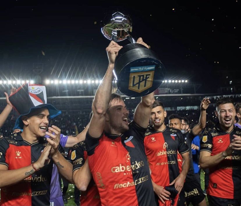 BrianWB10's tweet photo. Christian Bernardi tiene todo acordado con #Colón. Se vuelven a reencontrar cuando más se necesitan. Mañana será jornada de revisión, firma y anuncio. Fue Campeón, subcampeón de Sudamérica, jugó Libertadores y vuelve para disputar la Primera Nacional. https://t.co/yVYOMW9crD