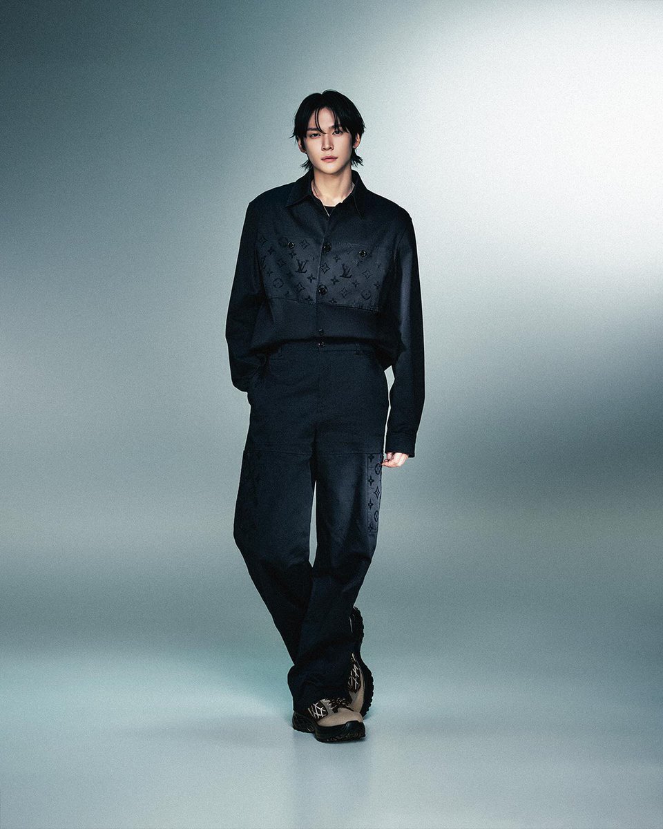Best Fashion Model of Jan #EUNSEOK 

Vote for Eunseok in X poll and website! 

📎 kooky.io/ranking/90 
📅~Jan 17th 12:00 PM (KST)
• 15 sec fan-made ADs in New York &amp; Dubai (Top 4 artists or those with +50K votes in the website) 
🎁 The winner from this bonus poll will 10K