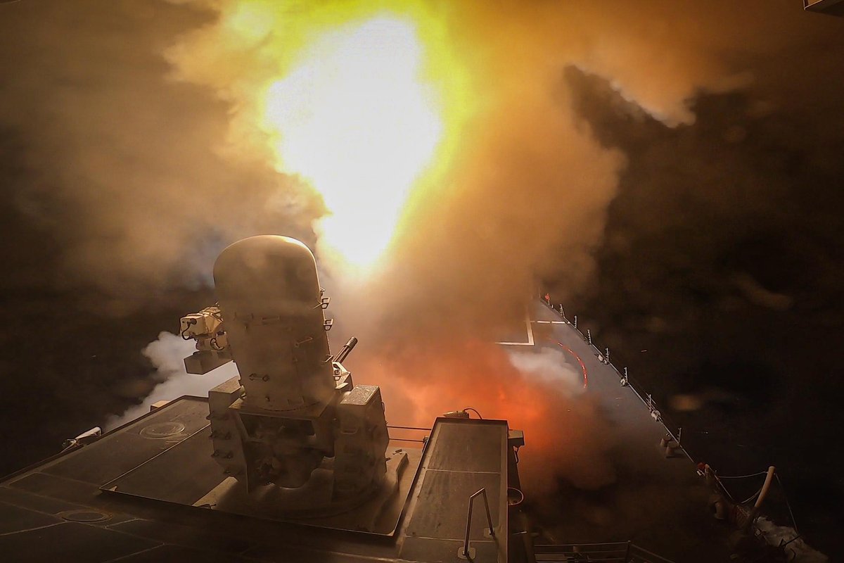 al_mukhbir's tweet photo. Breaking News: The US military says it shot down a missile fired at a US warship from a Houthi-controlled area of Yemen.

#USMilitary #YemenConflict #MissileDefense #PeaceAndSecurity #UNVoting #MeritimeAttacks #SouthAfrica #Houthi #Yemen #Melania #Judge #earthquake #Taiwan https://t.co/EOXnwEmg6M