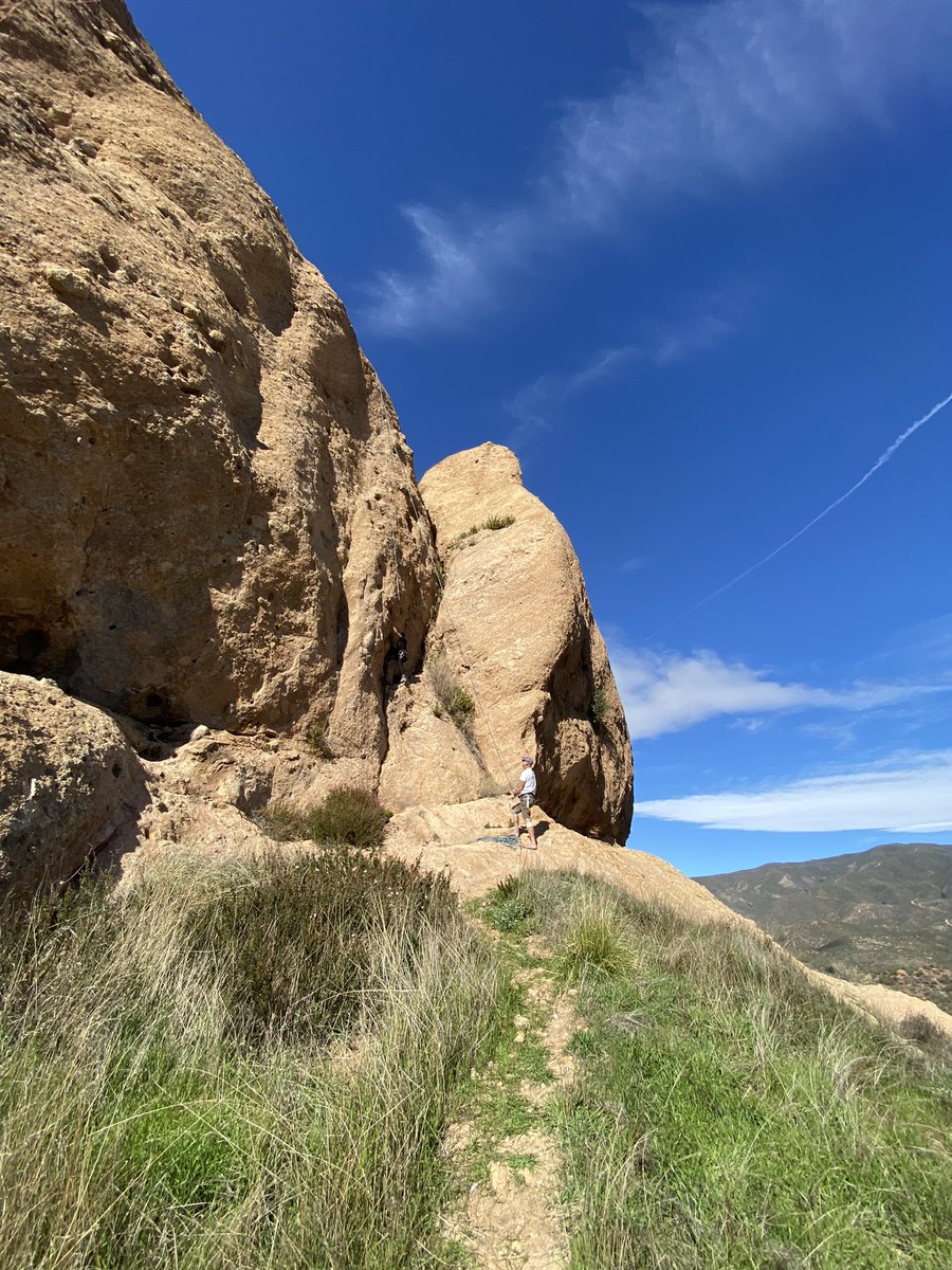 rockgrrl's tweet photo. Pretty day for #climbing ! https://t.co/TbIbo75xV3
