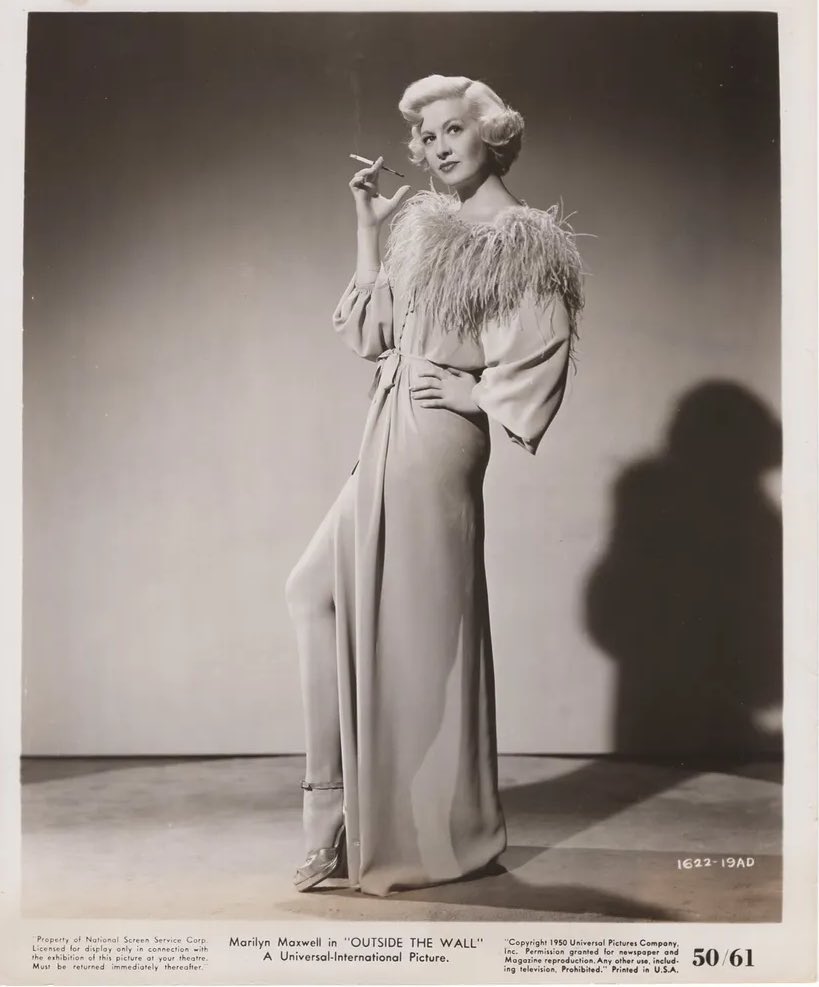 analgesicsleep's tweet photo. And, of course, our #BNoirDetour leading ladies are Marilyn Maxwell, Signe Hasso and Dorothy Hart
#OutsideTheWall #MarilynMaxwell #SigneHasso #DorothyHart #FilmNoir https://t.co/pp4LzSU6dR